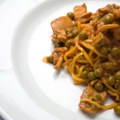 Spaghetti alla chitarra con seppie e piselli