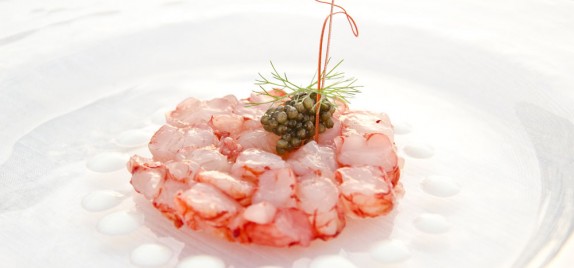 Tartare di gamberi rossi, caviale Amur e panna acida