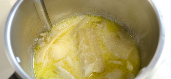 Preparazione della zuppa di cardi