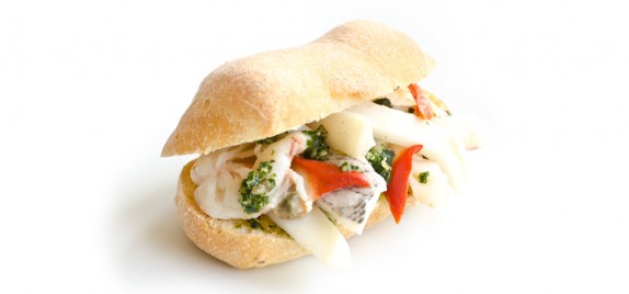 Panino con Insalata di Mare e "Bagnèt Verde"