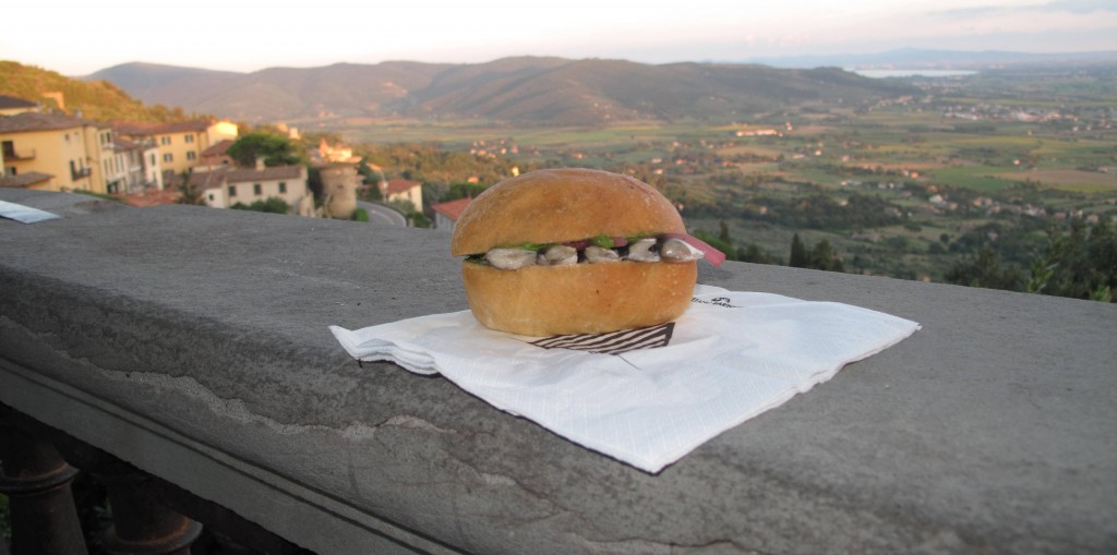 foto (6)Il Mare in un Panino di Stefano Bartolini al Cortona Mix Festival 2014 - Il panino con la Saraghina